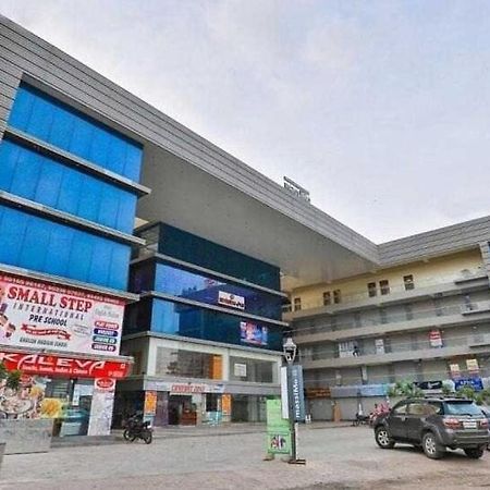Oyo Hotel Apple Inn Surat Exterior photo