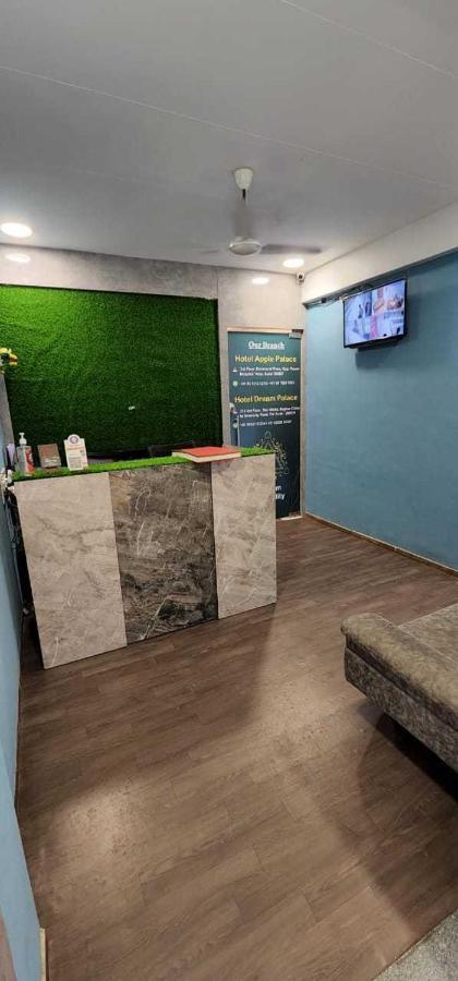 Oyo Hotel Apple Inn Surat Exterior photo