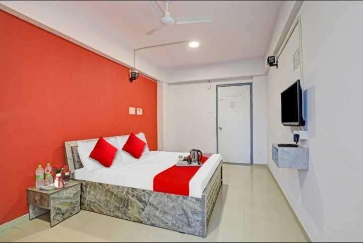 Oyo Hotel Apple Inn Surat Exterior photo