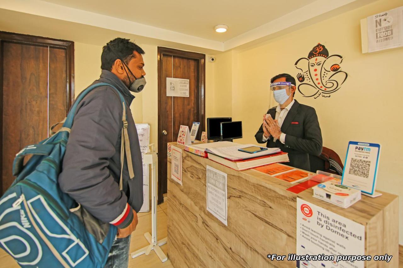 Oyo Hotel Apple Inn Surat Exterior photo