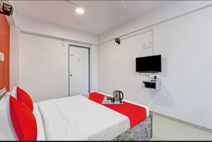 Oyo Hotel Apple Inn Surat Exterior photo